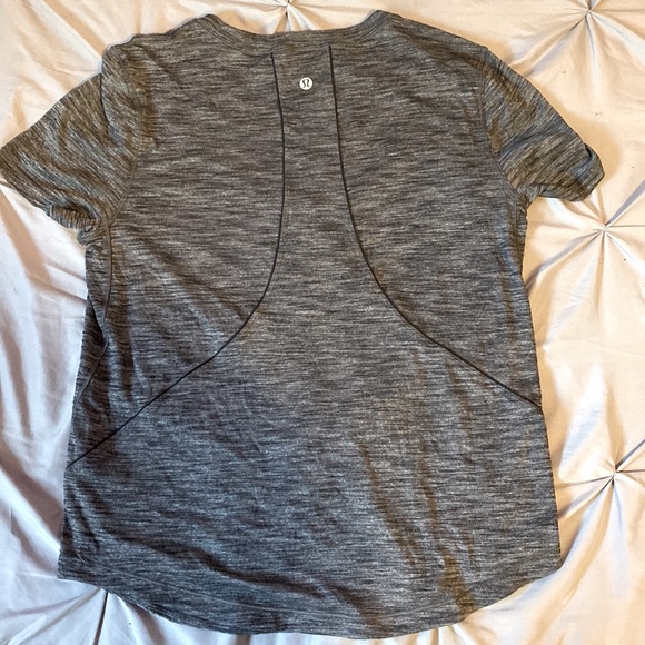 i’m selling a grey lululemon shirt for 15$ - Picture 2 of 2